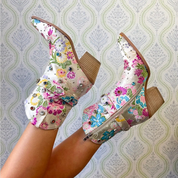 Mi.iM Shoes - Floral & Gem Boots Mi.im Florence size 10